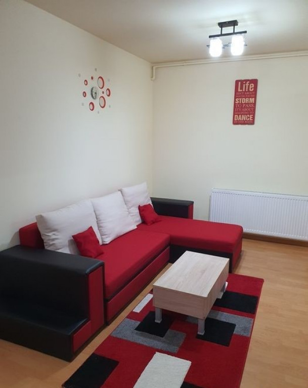 Garsoniera zona Universitate