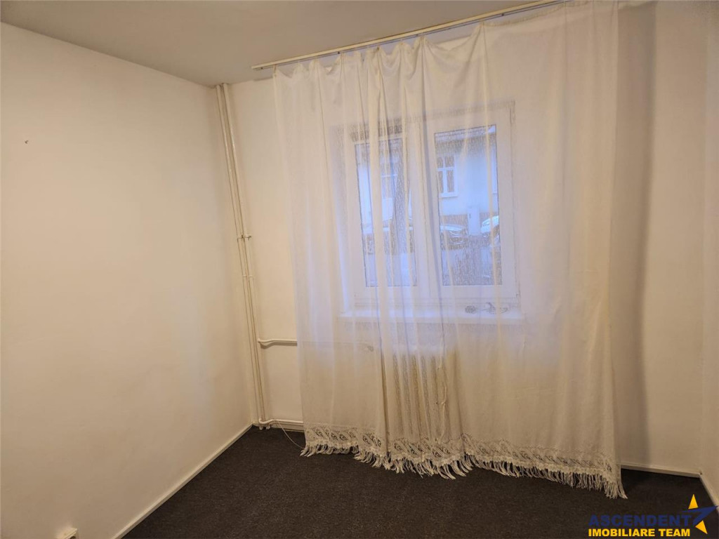 Camera de camin de vanzare, mobilata, in zona Tractorul