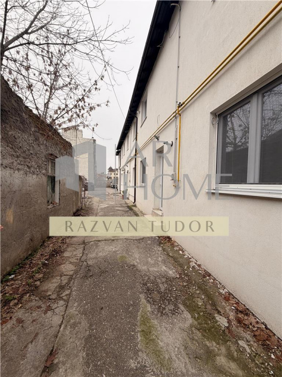 Spatiu comercial cu parcare proprie , Ploiesti, ultracentral