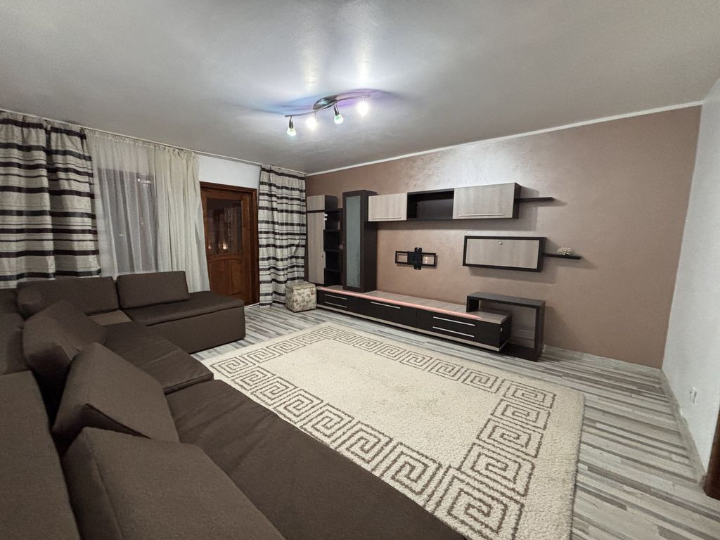 Apartament cu 3 camere, mobilat si utilat, etaj 1 -zona T...