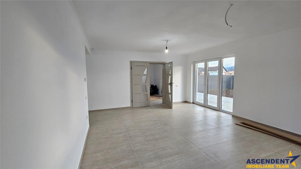 Casa finisaje apreciabile, 500mp teren, Tarlungeni, Brasov