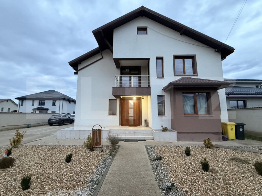 Casă P + E 281 mp utili, teren 1.025 mp, zona Ford