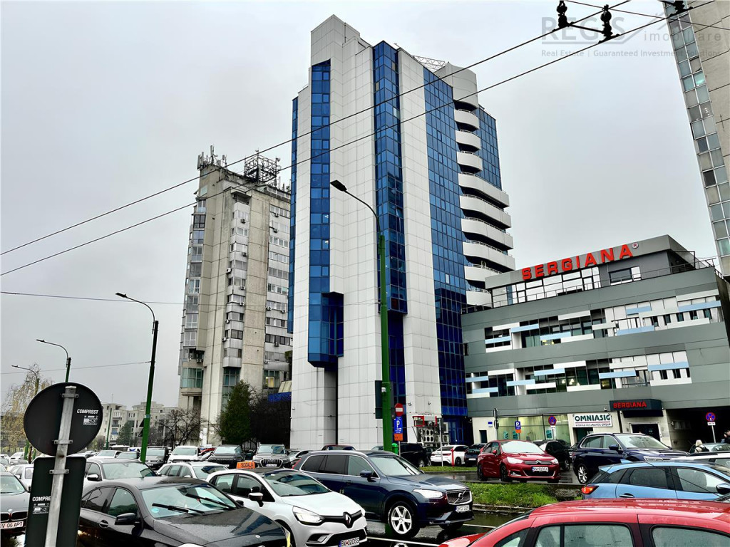 Etaje Renovate in Centrul Civic pentru Birouri