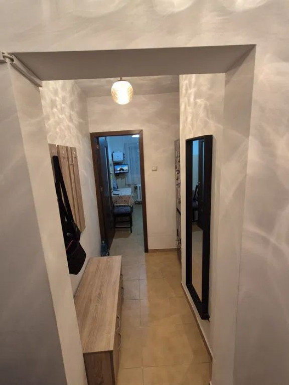 Garsonieră 15 mp utili + boxa 15 mp • mobilat • bloc...