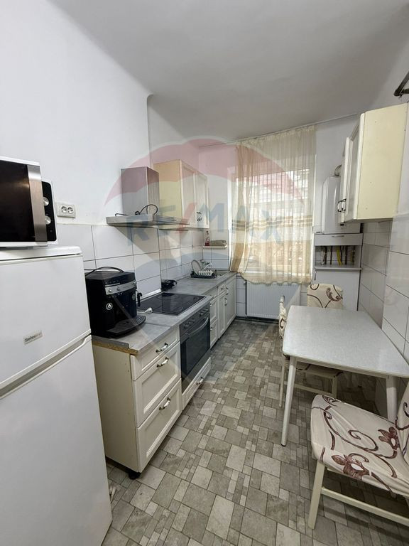 Apartament cu 3 camere de închiriat în zona Ultracentral