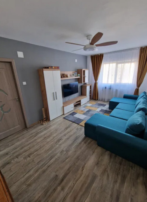 Apartament 3 camere, decomandat - zona Grivitei