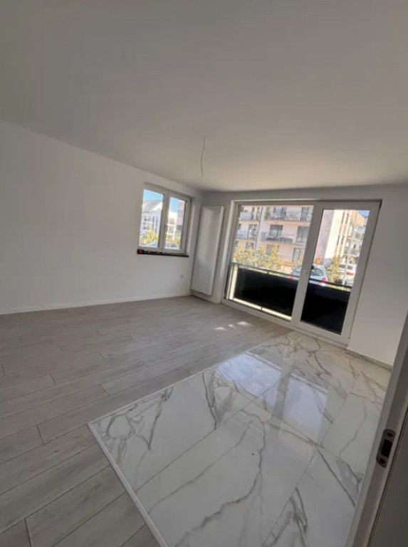 Apartament 2 camere, decomandat - zona Tractorul
