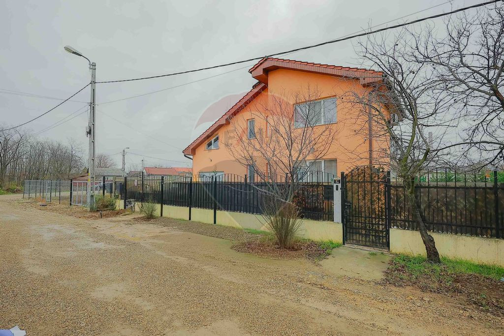 Casă familie mare Episcopia, 6 camere, garaj, curte 500 ...