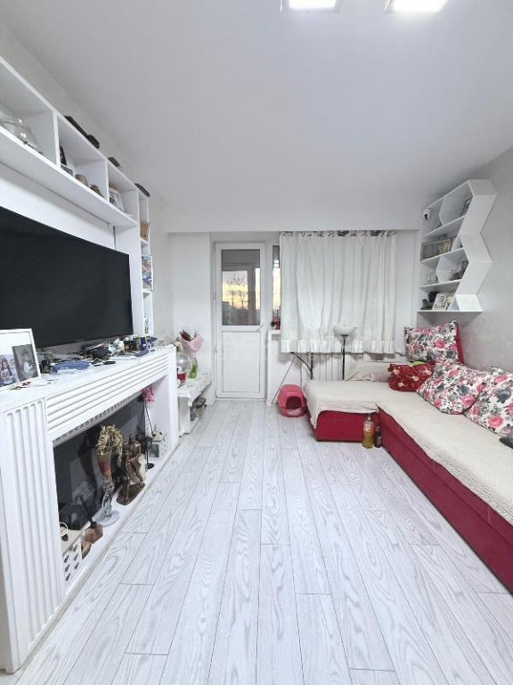 3 camere decomandat - 2 gr sanitare - Drumul Taberei - Metr