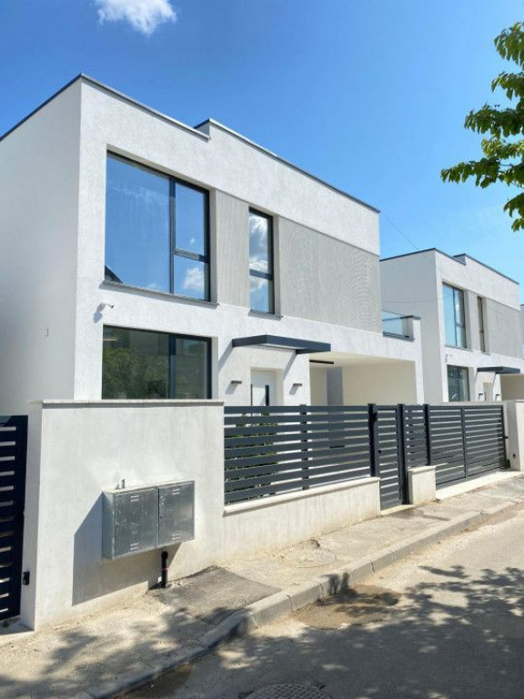 Casa Voluntari – Pipera, în complexul Rezidenta Madrid