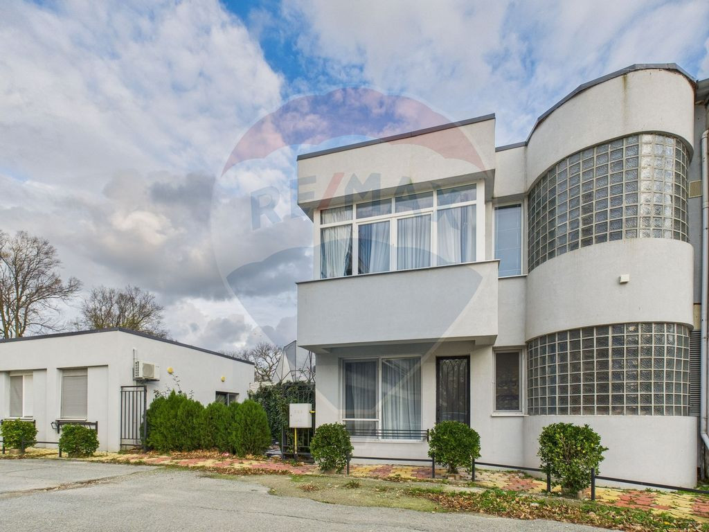 Casă / Vilă cu 5 camere de vânzare în zona Central