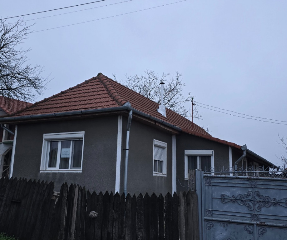 Casa de vanzare in Tasad Dragesti