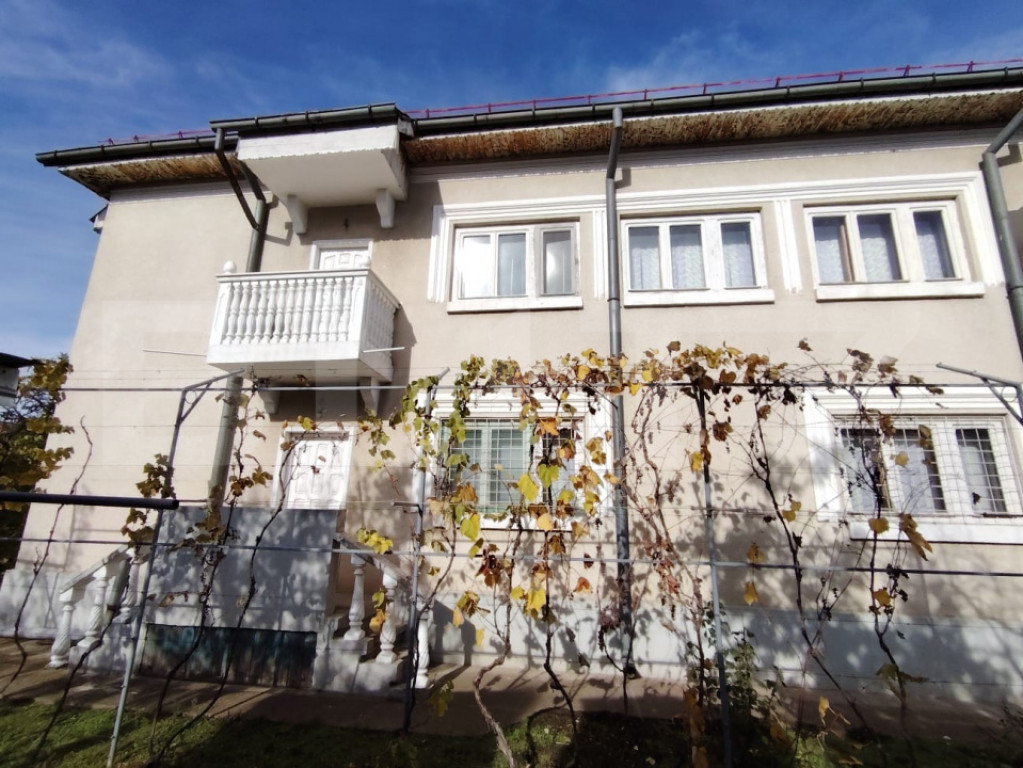 Casa 5 camere, 214 mp, cartierul Brestei