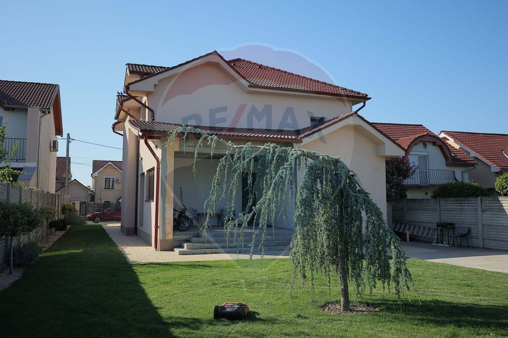 Casă ready to move cu 5 camere, teren 665 mp și garaj ?...