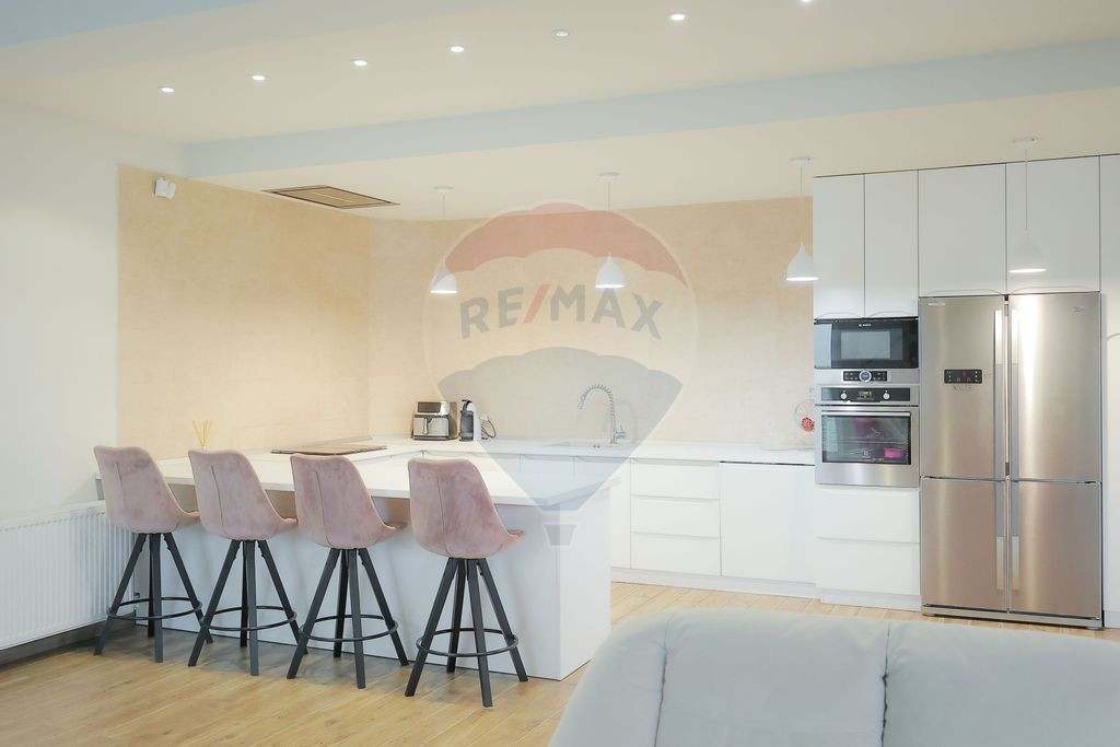 Casă ready to move cu 5 camere, teren 665 mp și garaj ?...