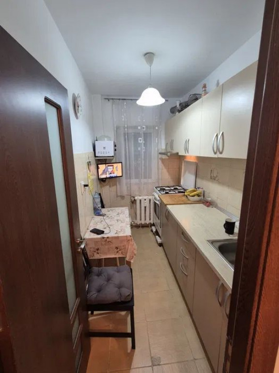 Garsoniera 42mp - Metrou 1 Decembrie - Etaj Intermediar