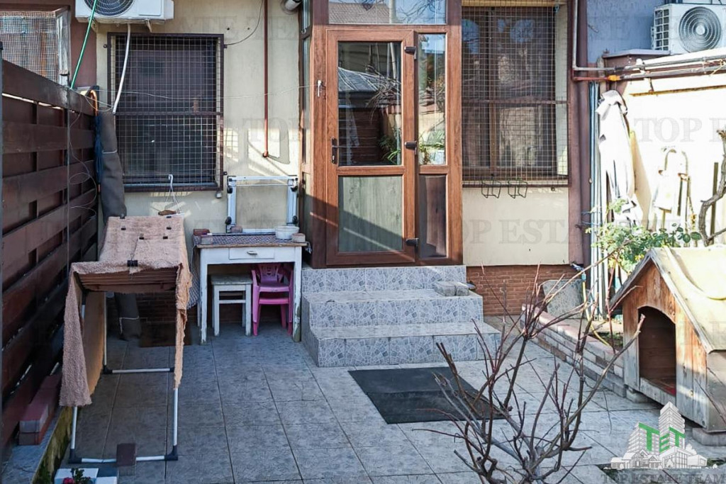 Apartament 2 camere zona Titan, curte proprie 37mp in vila