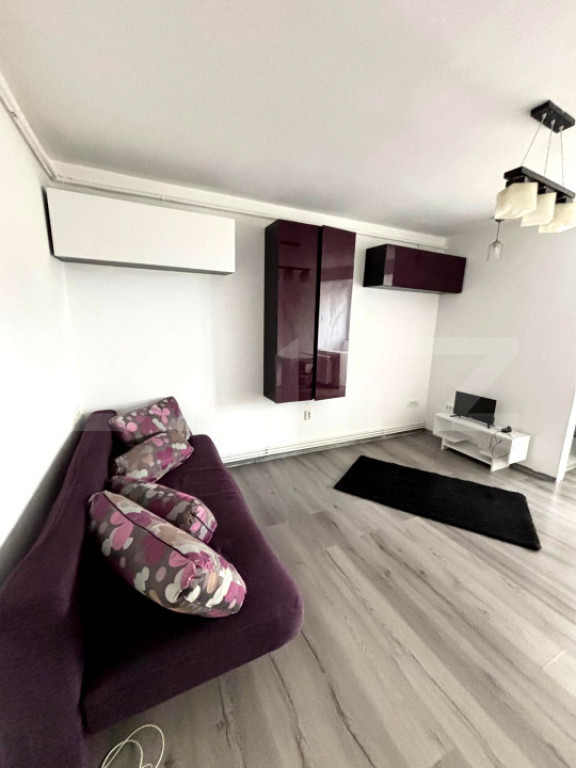 Garsonieră decomandată cu vedere panoramică – mobilată