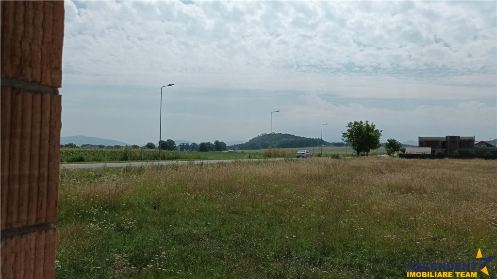 Casa la rosu in localitatea Bod, la 15 minute de Brasov, DJ