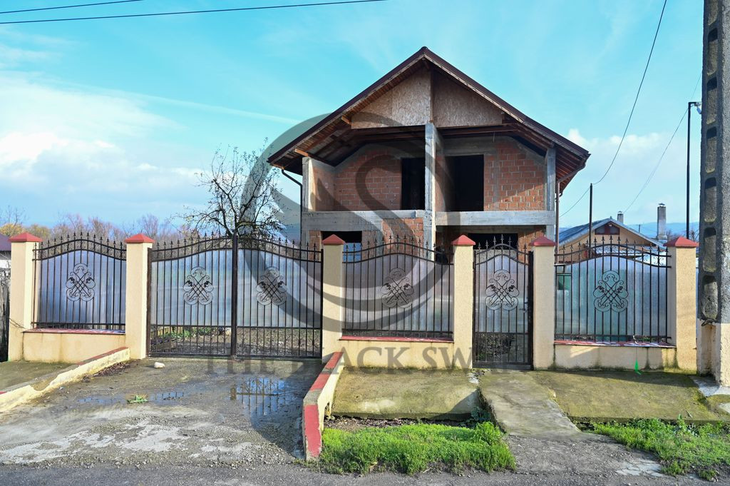 Casa la rosu de vanzare | Iordacheanu - Valea Cucului | C...
