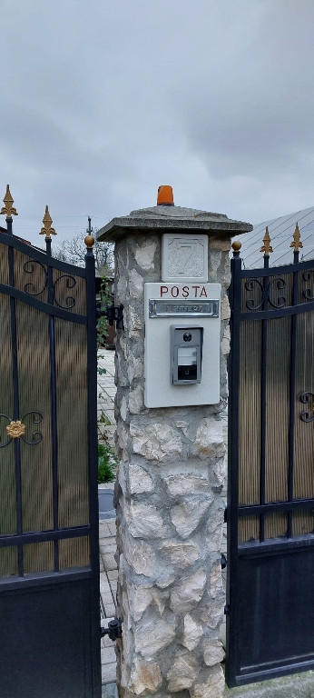 Simeria Inchiriez apartament 2 camere la casă et. 1 periferie