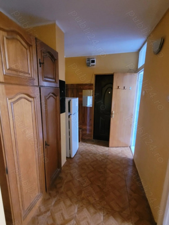 Tineretului poenari etaj 4