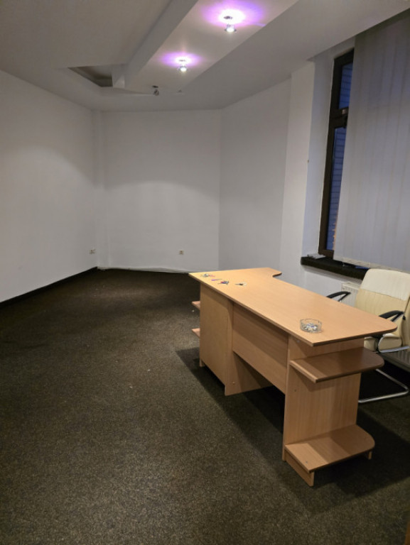 Spatiu comercial sau de birouri ultracentral etaj 1