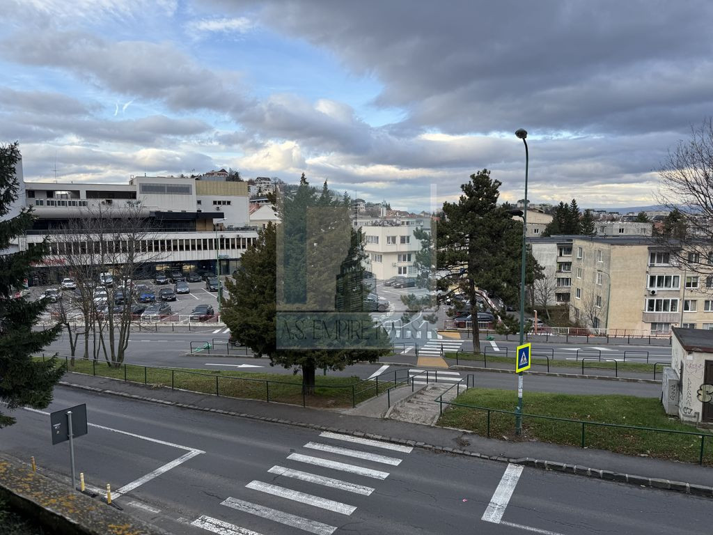 Apartament 4 camere, 120 mp utili-zona Centrul Istoric