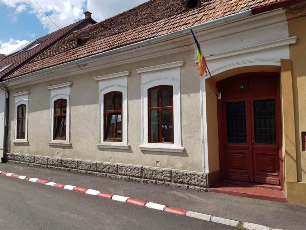 Oportunitate! Casă, 4 camere, curte comună, ultracentral,