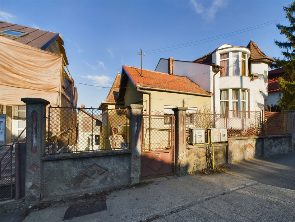 Casă 3 camere, curte comună, Stadion CFR, cart. Gruia, Clu