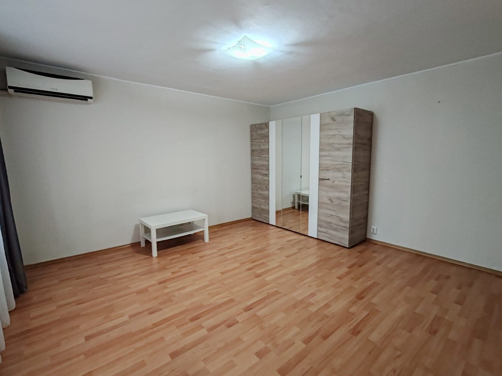 Garsoniera 40 mp cu centrala proprie zona strazii Pecineaga