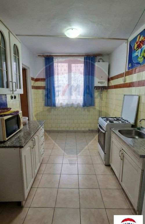 Apartament cu 4 camere de vânzare în zona Ozana
