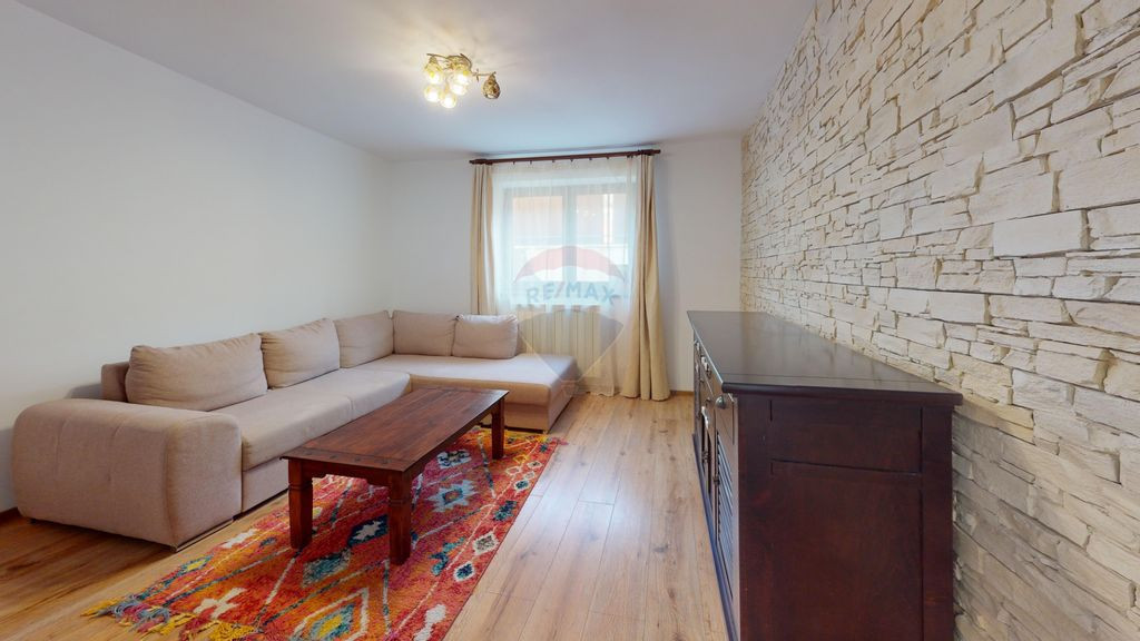 Duplex integral renovat, 3 camere , 2 bai, garaj, 403 mp ...