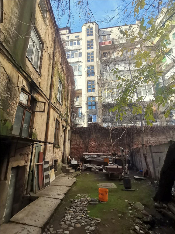 UNIVERSITATE-COLTEI, spatiu comercial nestradal, 72 mp