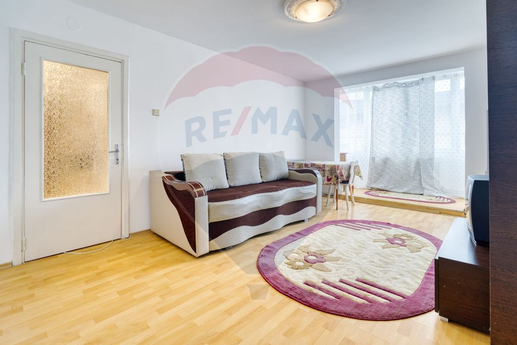 Apartament 3 camere + loc parcare Zona Tractorul