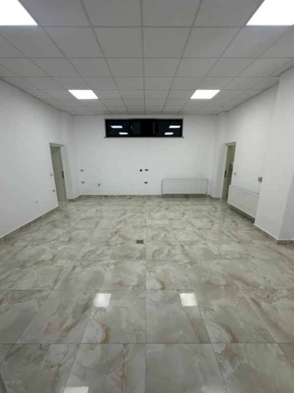 Spatiu birouri, parter, 55mp utili , Radauti