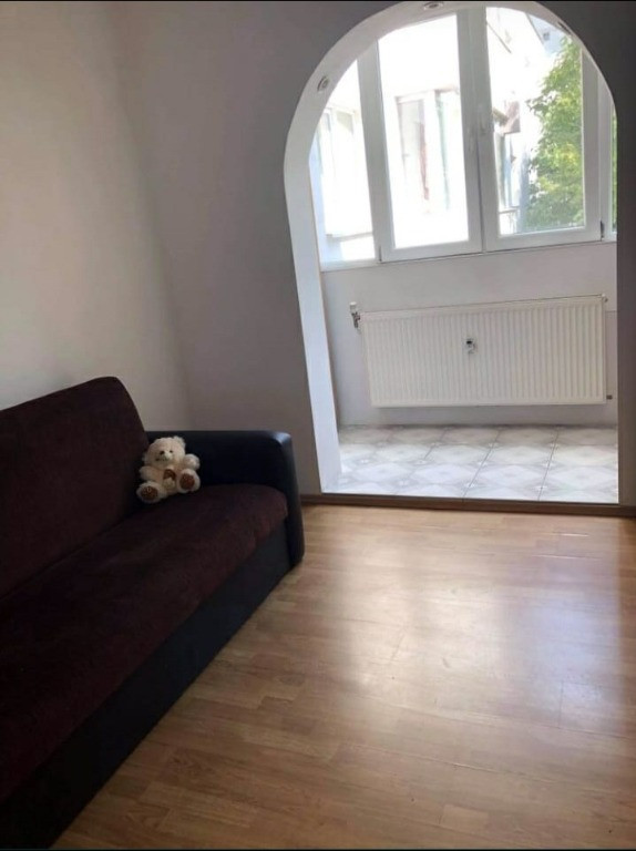 Apartament Cu 3 Camere Semidecomandate Zona George Enescu - Albina