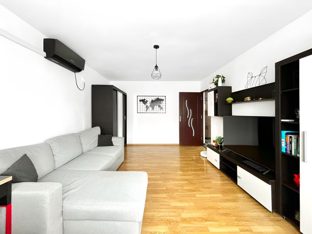 De vanzare | Decomandat 2 camere | Et 3 | Finisaje modern...