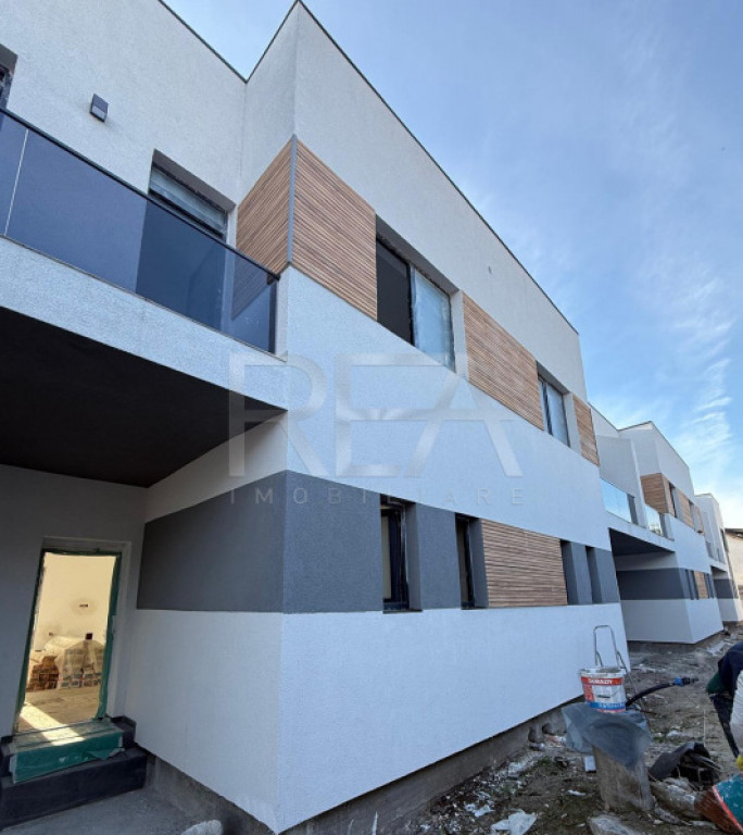 Ansamblu de Vile Premium cu Acces Imediat la Metrou