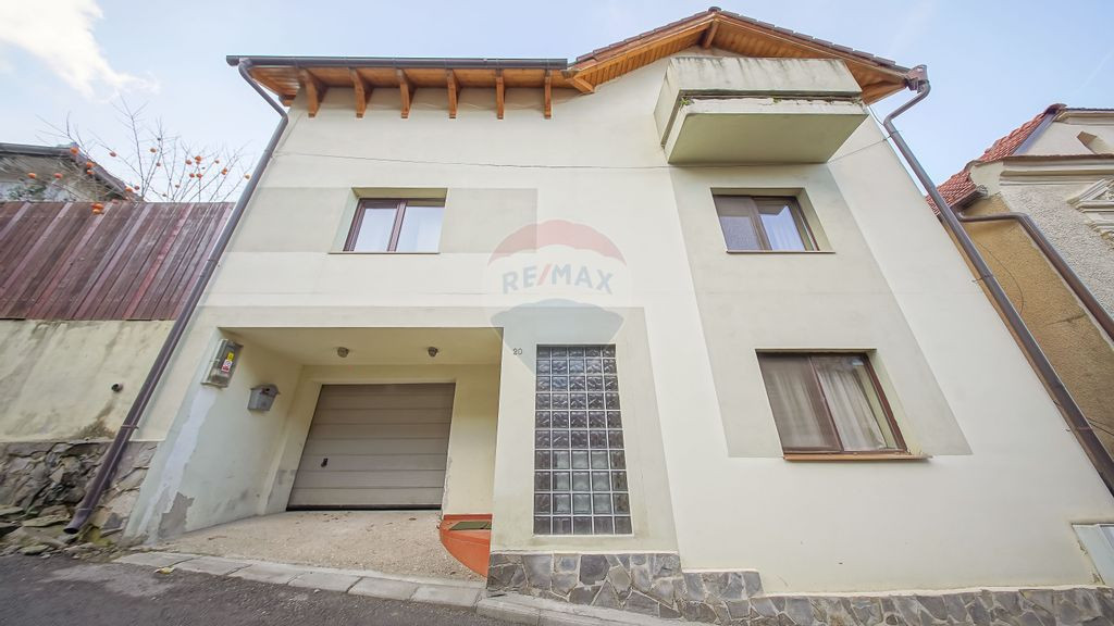 Casă de inchiriat, Schei