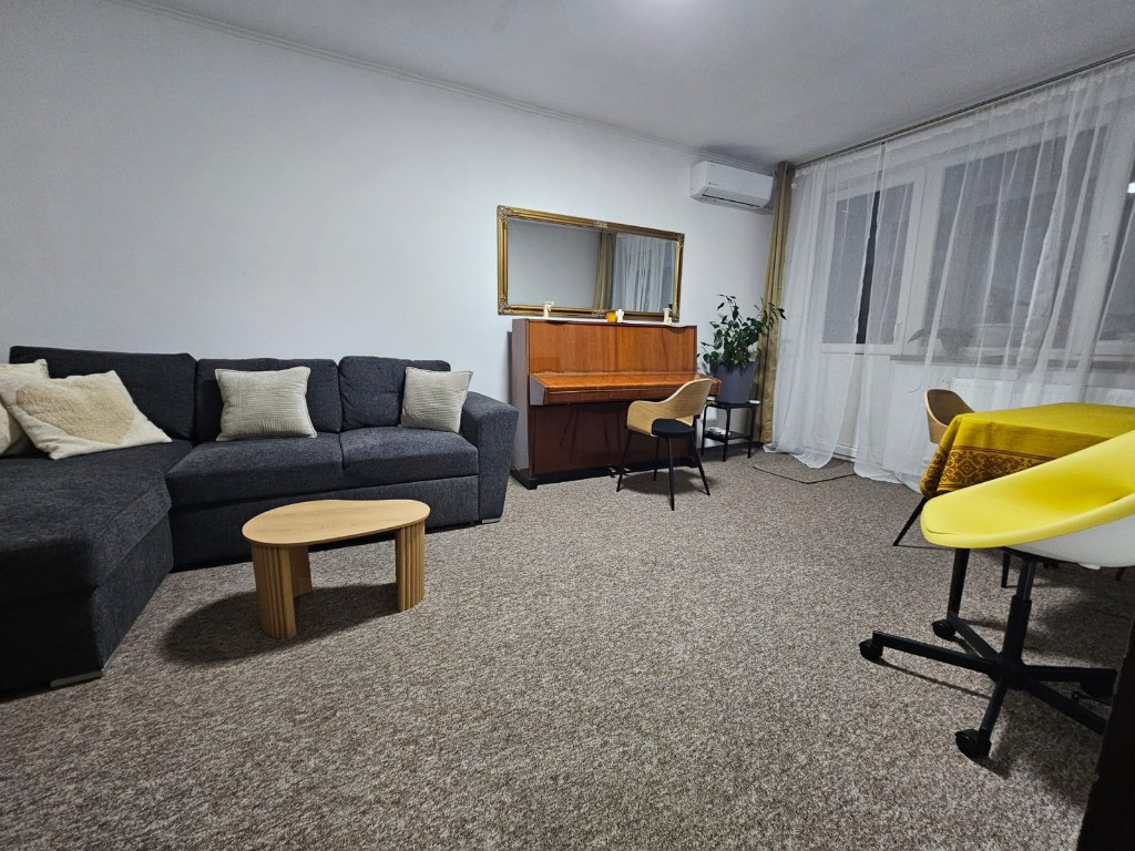 Apartament 3 camere,bloc cu lift,zona Piata Centrala