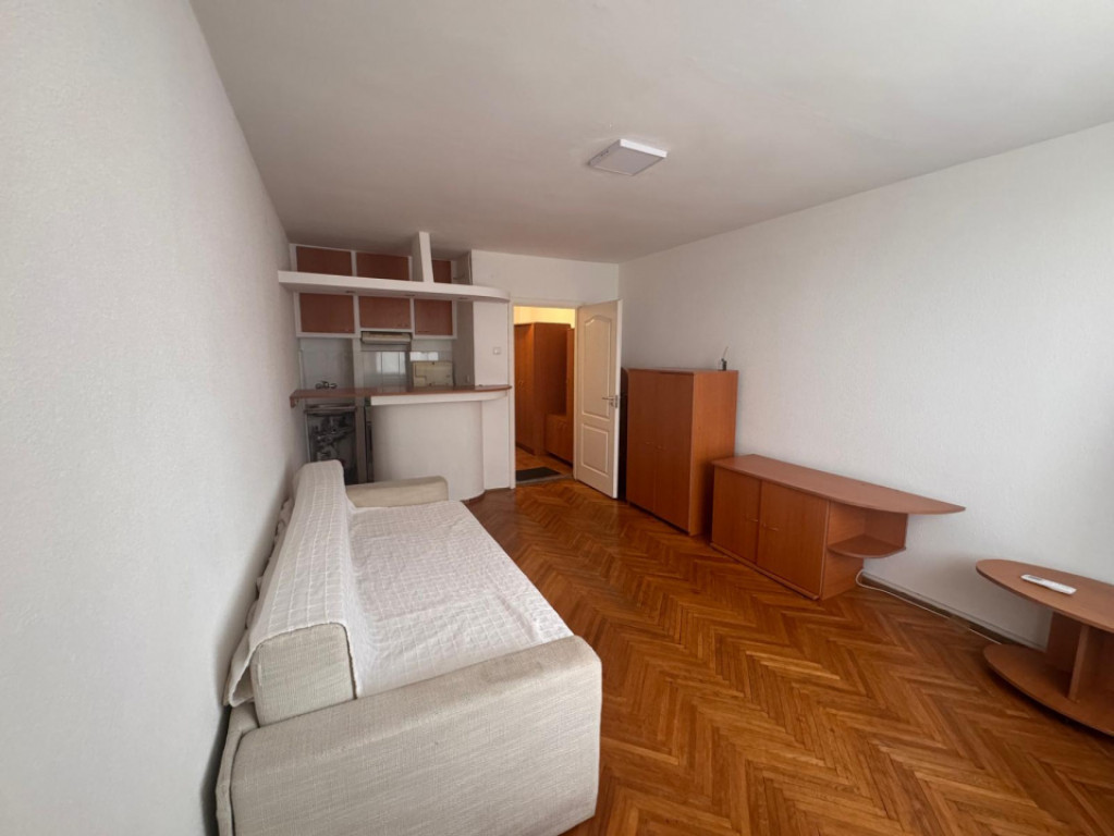 Garsonieră, 26mp, Calea Buc6uresti