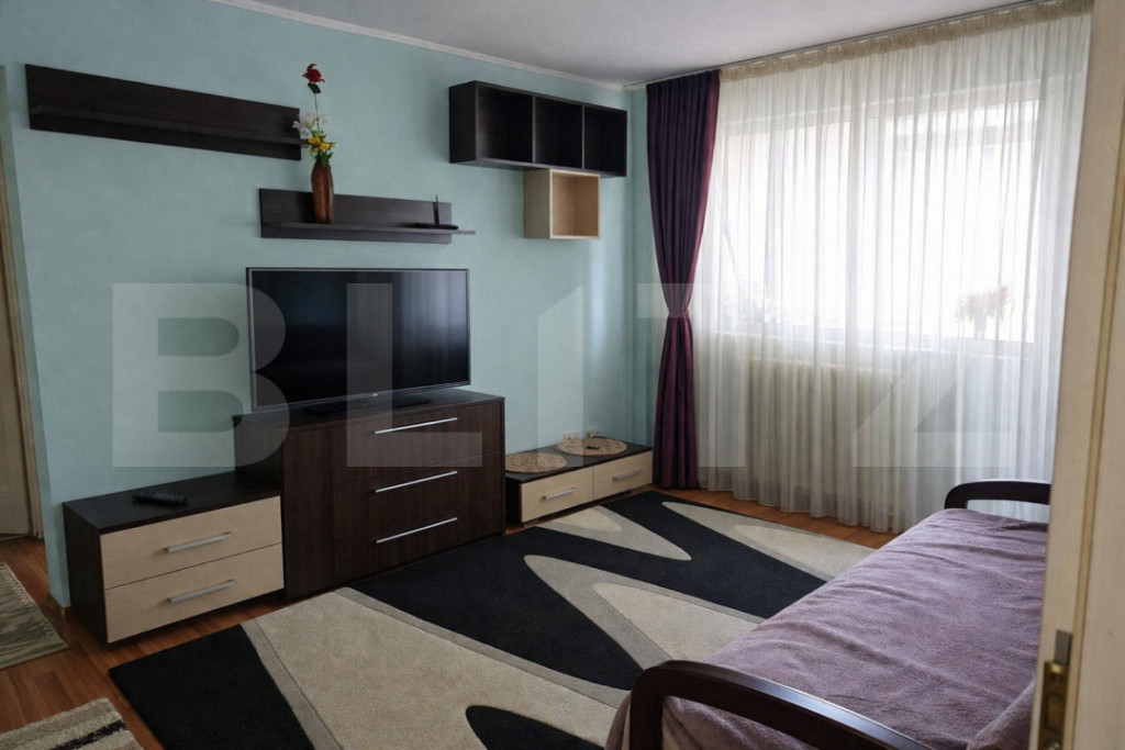 Apartament de 2 camere, 53 mp, etaj intermediar, zona Piata