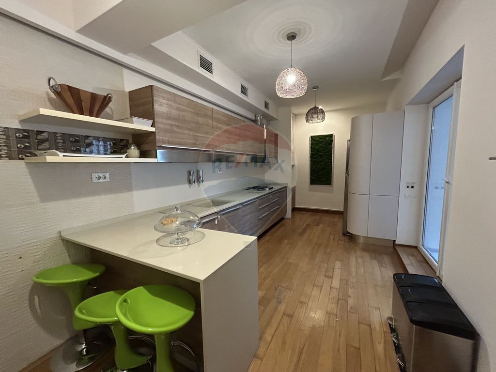 Apartament spectaculos cu 4 camere - zona Herastrau