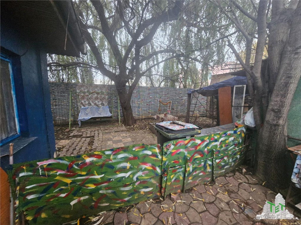 Casa din caramida si curte de 350mp in Rahova,