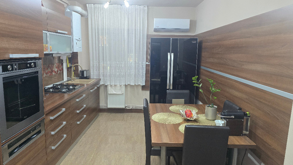 Vand apartament de 3 camere decomandat in Deva, zona I. Creanga,