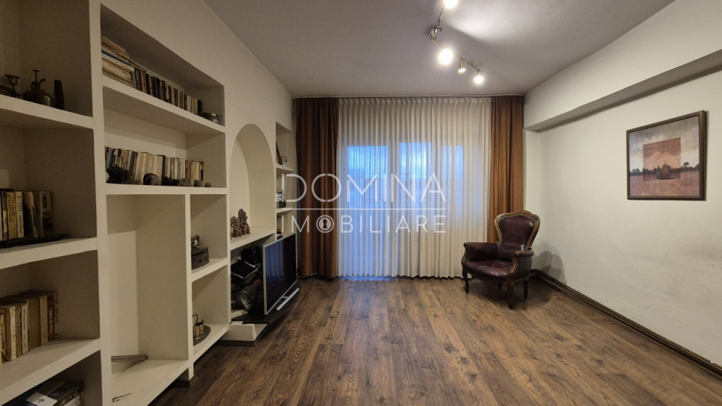 Apartament 3 camere, decomandat, Strada Victoriei