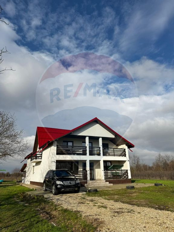 Vilă cu 7 camere de vânzare+teren 2200 mp, Darza-Crevedia