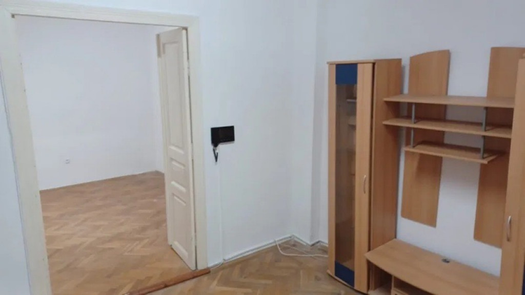 Casa 3 camere de inchiriat zona Piata Ovidiu,CENTRALA GAZ