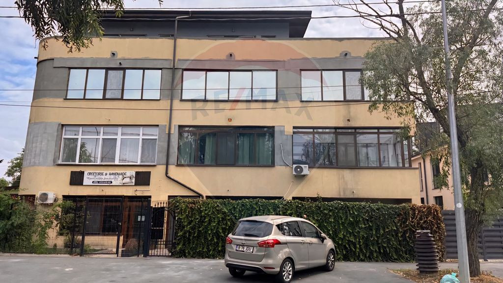 DE INCHIRIAT Spațiu comercial de 130mp în zona Sisesti